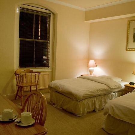 The Imperial Hotel Stroud  Buitenkant foto