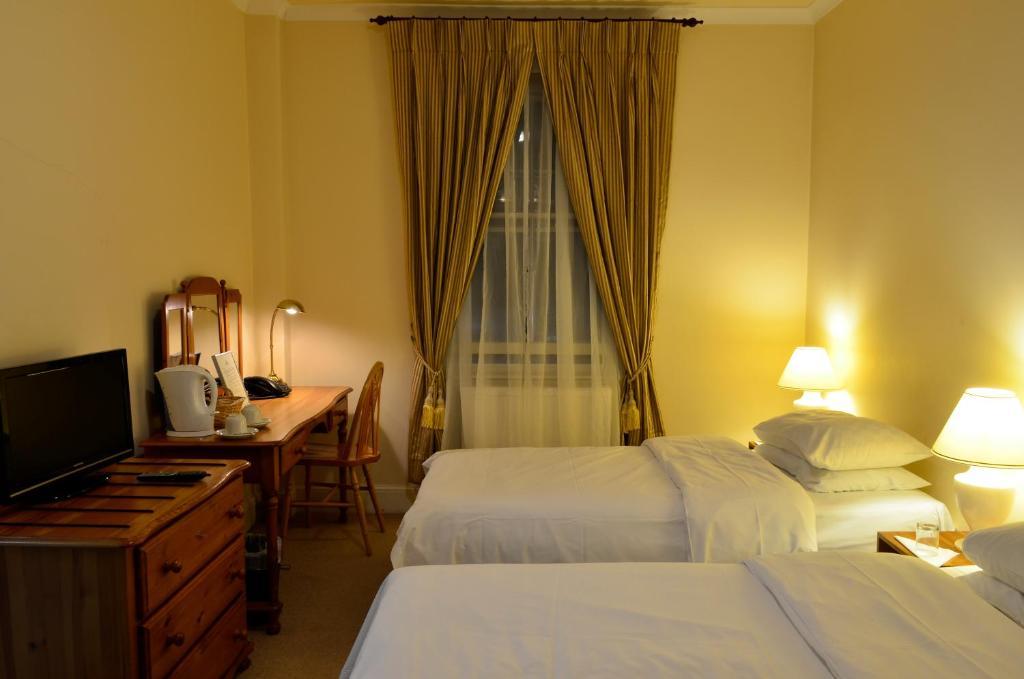 The Imperial Hotel Stroud  Buitenkant foto