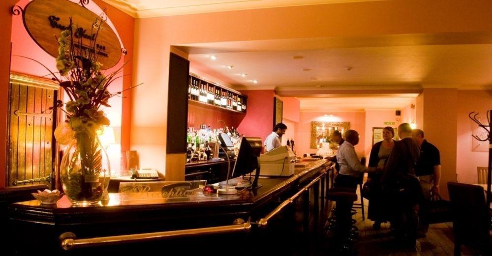 The Imperial Hotel Stroud  Buitenkant foto