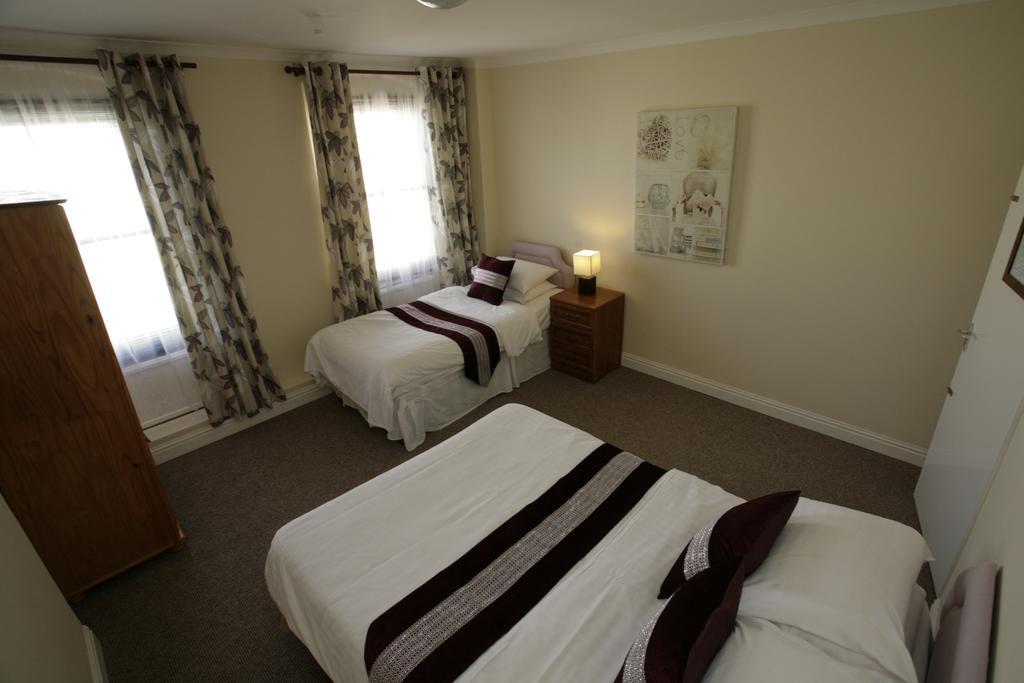 The Imperial Hotel Stroud  Buitenkant foto