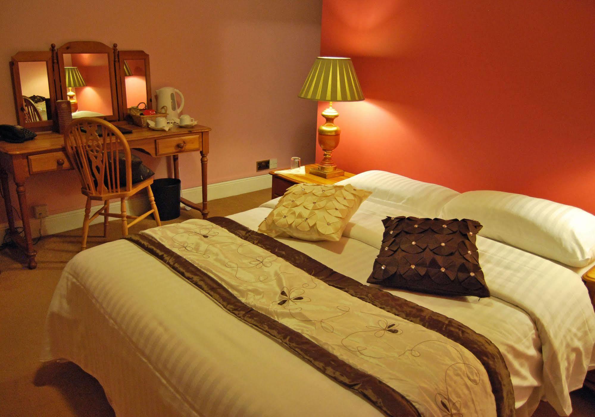 The Imperial Hotel Stroud  Buitenkant foto