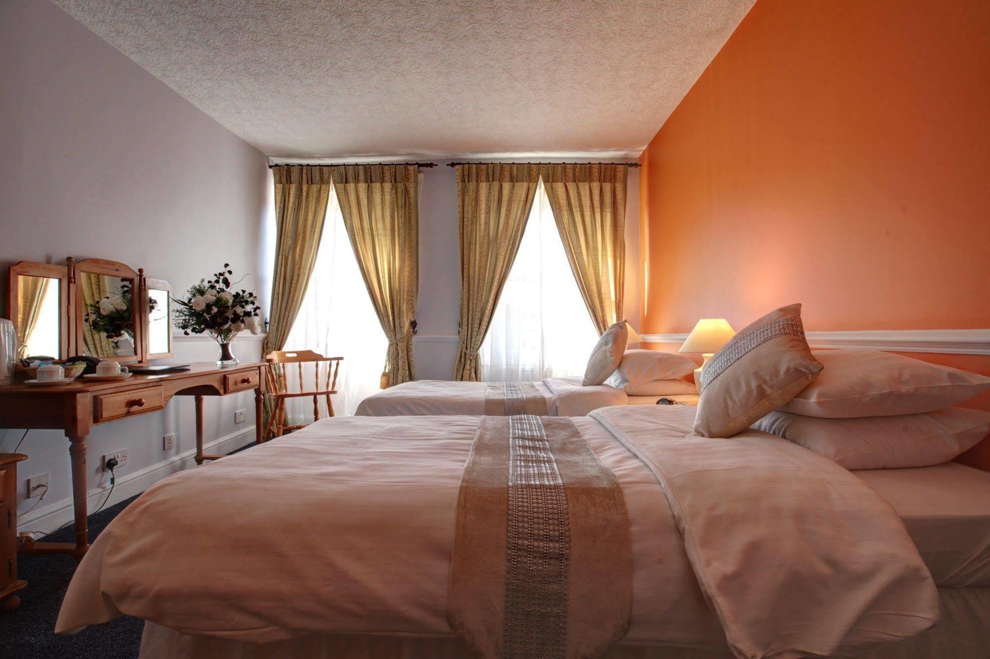 The Imperial Hotel Stroud  Buitenkant foto