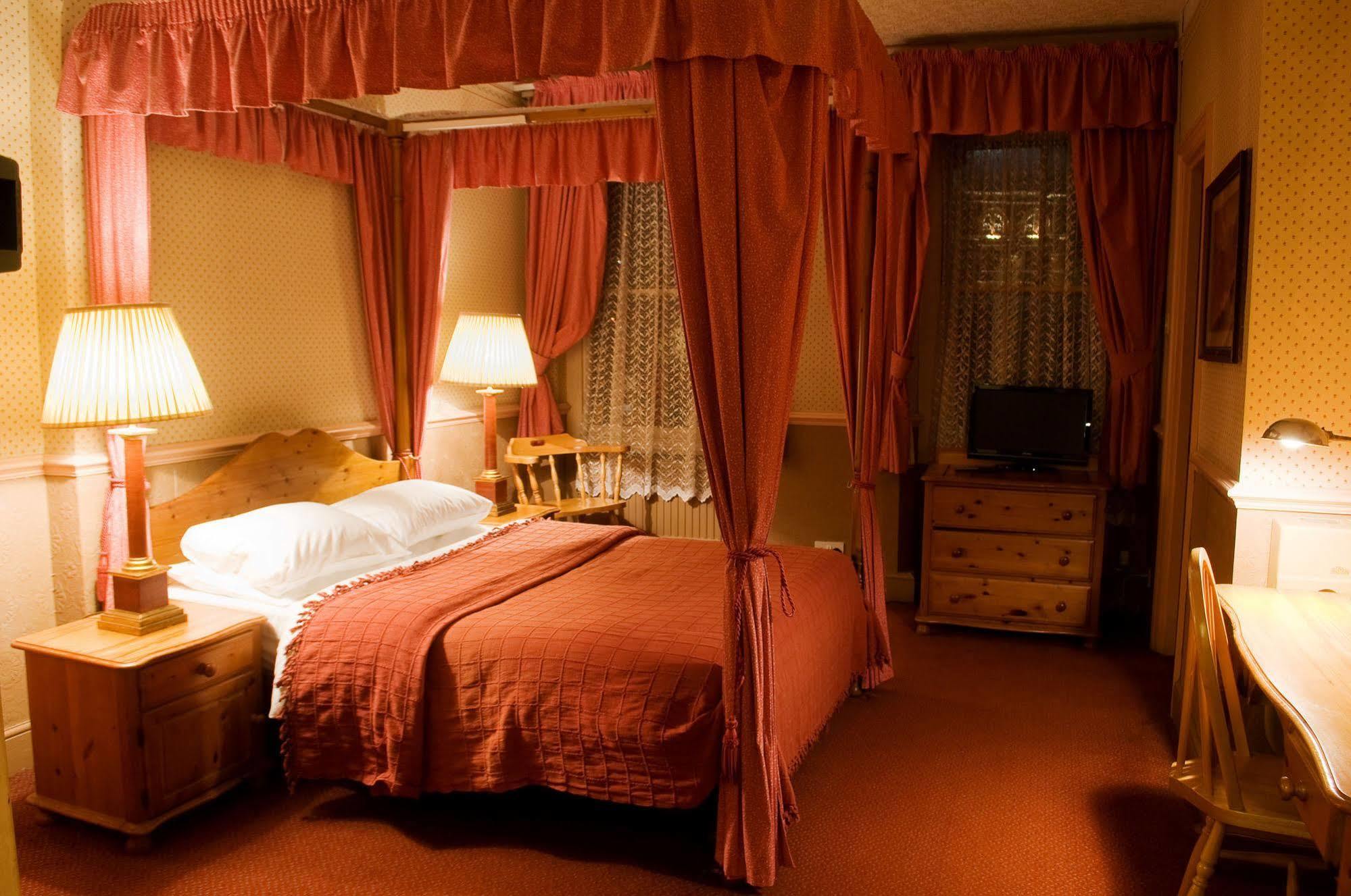 The Imperial Hotel Stroud  Buitenkant foto